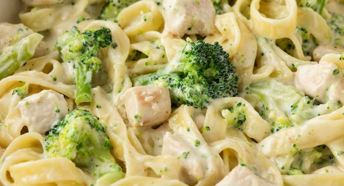 Skillet Chicken Broccoli Alfredo: Quick & Comforting Meal
